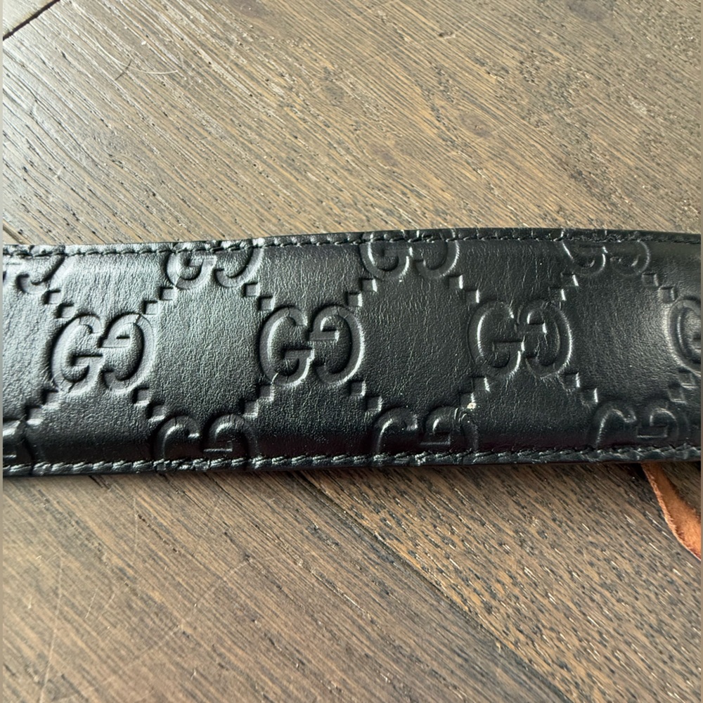 Gucci Black Embossed Leather Belt with Silver G Buckle. Unisex - Picture 6 of 7